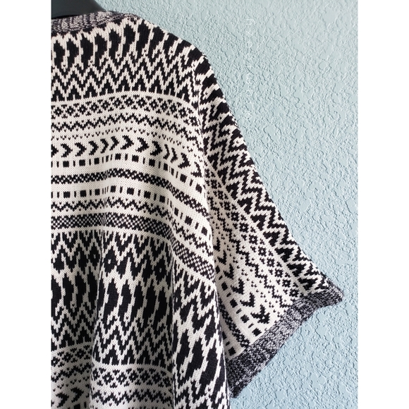 Harlowe & Graham | Fringe Trim Open Front Cardigan - Picture 4 of 9